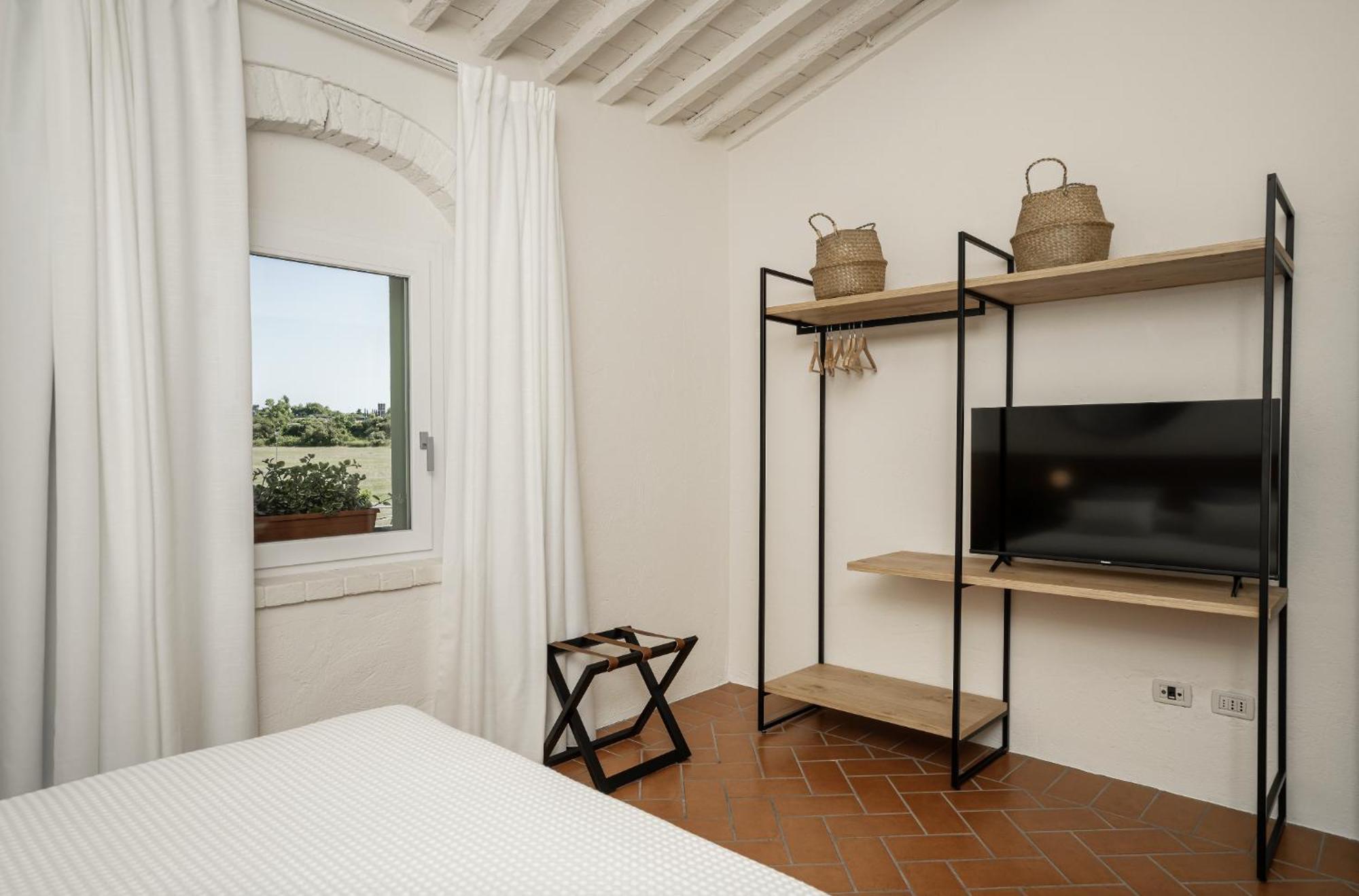 Scarlea Rooms Cecina  Eksteriør bilde